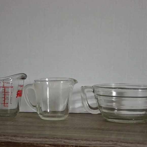 Trio  of Vintage Measuring cups - Picture 1 of 16